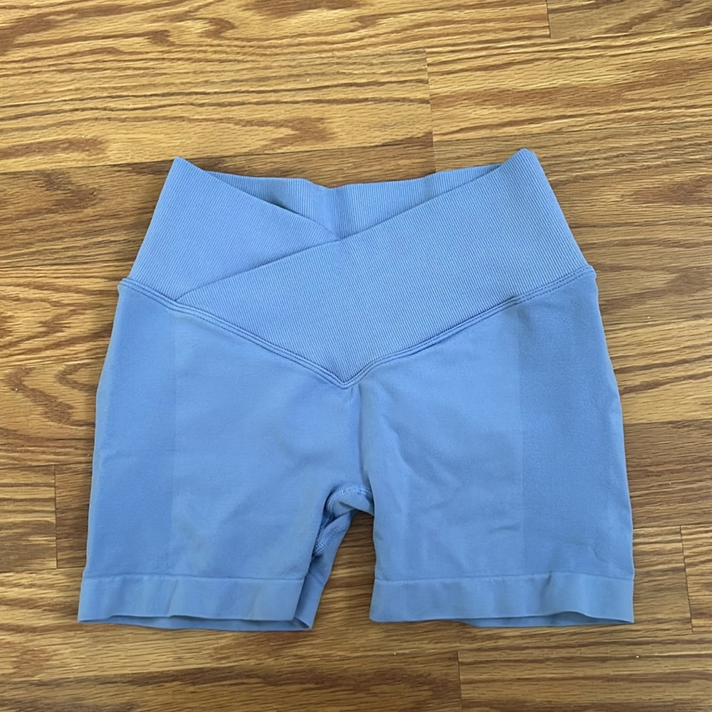 YEOREO Purple Biker shorts 3.5 length w/ crossover waistband